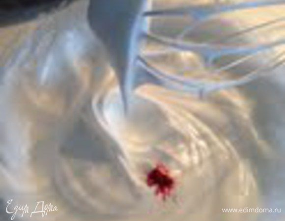 Добавить краситель,еще взбивать 5 минут. Желтки растереть.

