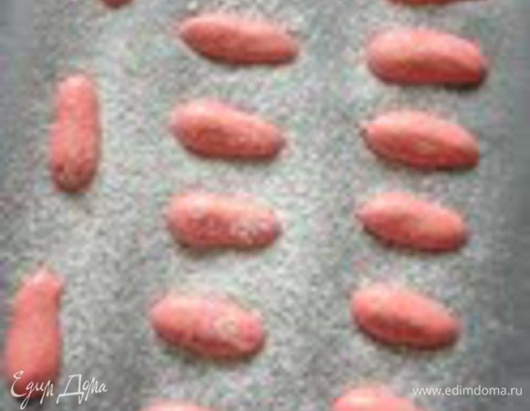 из остального теста отсадить "палочки"длиной 4-5 см. Присыпать сах.пудрой, Оставить подсыхать 10 минут. Выпекать 10-15 минут.