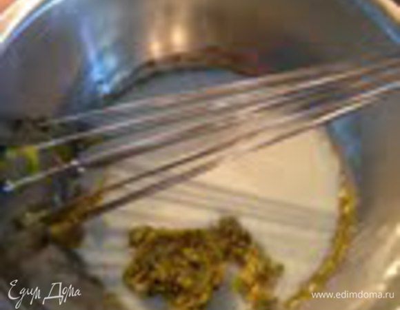 добавить молоко и фисташковую пасту.

