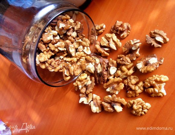 Грецкие орехи здесь отлично подошли,но и с семечками,например,тоже будет вкусно! 