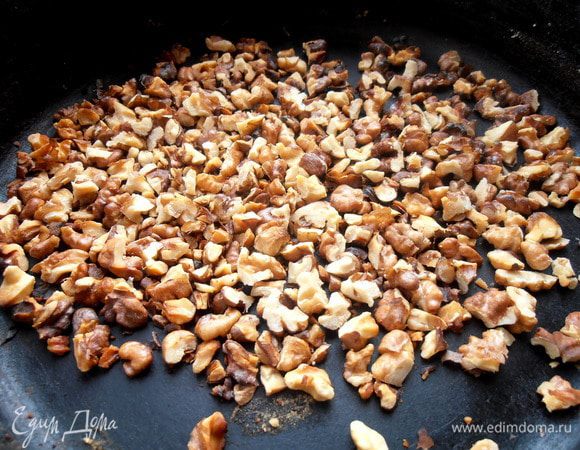 Обжарим их в разогревающейся духовке.