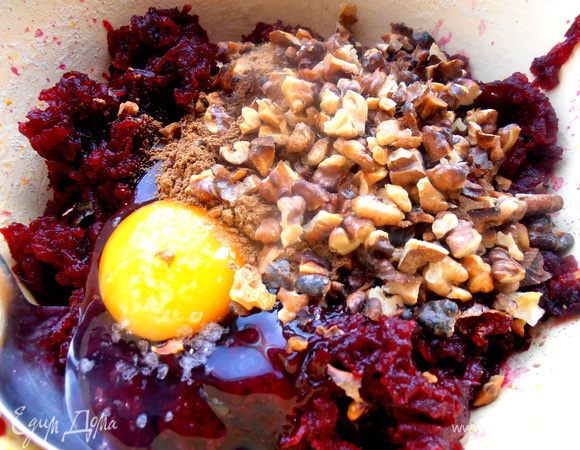 Высыпаем все орешки+чуть соли.