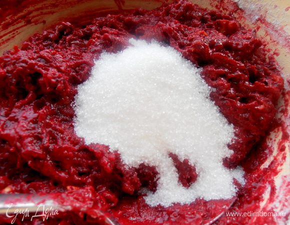 А как же сахар...,спросите вы! Если честно,хотела вообще без него обойтись,так как печенье для себя пекла,но мои мальчишки тоже любят пробовать новое,поэтому сыпанула грамм 50 для сладкоежек))