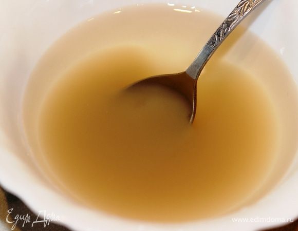 Агар-агар замочить в 100 мл. воды на 15 минут