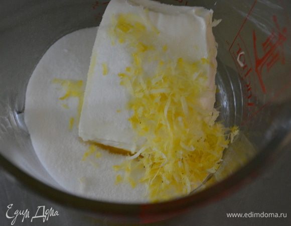 Приготовим топпинг. Взбить вместе все ингредиенты для топпинга до мягкого состояния.