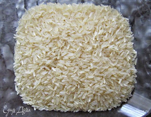 1 стакан (200 г) риса промыть.