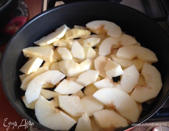 У меня здесь одно большое и одно среднее яблоко. Не жадничаем! :D