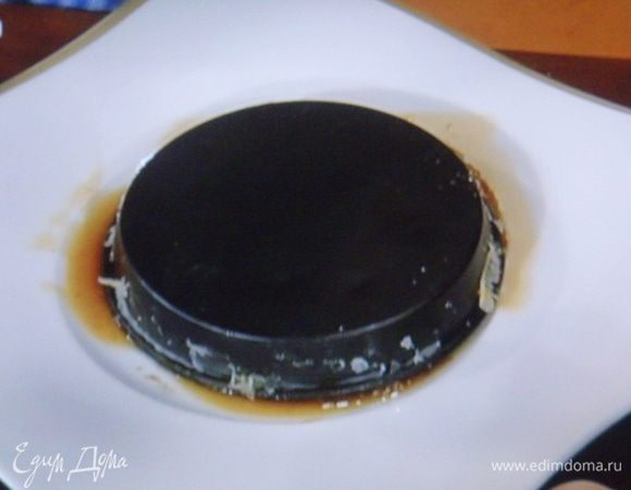 накрыть тарелкой сверху и аккуратно перевернуть, так тарт останется лежать у вас на сервировочной тарелке. Приятного аппетита! Подавать Тарт Татен хорошо с ананасным сорбе, рецепт которого я выложу на днях ( ещё не застыл ))))