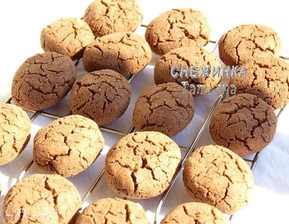 Выпекайте в разогретой до 180°C духовке 15–18 минут. Остудите на решетке.