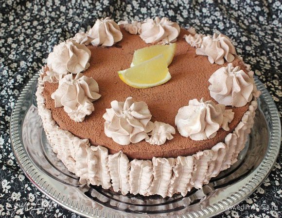 Присыпать какао порошком.
Взбила 200гр. сливок с сах. пудрой и 2ч. л. какао и украсила торт.