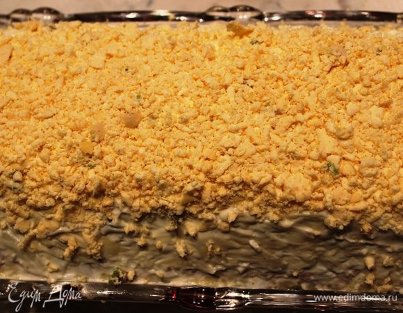 Шестой слой - измельченные желтки