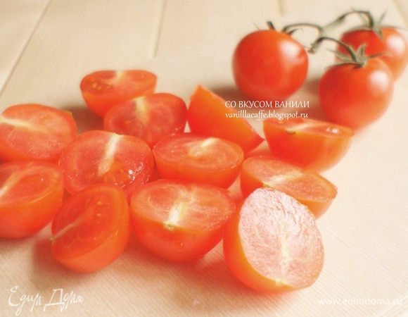 "Черри" разрезать пополам.