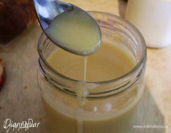 Если вы хотите попробовать приготовить домашнюю сгущенку, как это сделала я, то вот  отличный рецепт: 1 стакан сухого молока + 1 стакан сахара + 1 стакан цельного молока. Варить  до загустения на водяной бане около часа. От настоящей не отличить! В нашей семье этот рецепт давно прижился. 
Наслаждайтесь! 