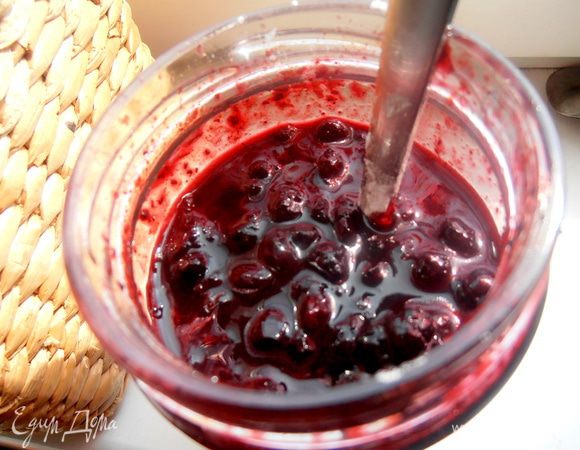 Перемешала прямо в баночке.