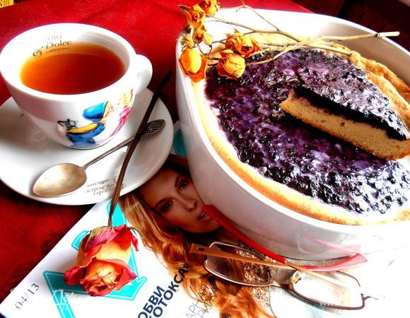 Завариваем ароматный чай и присаживаемся поближе к пирожку!!!