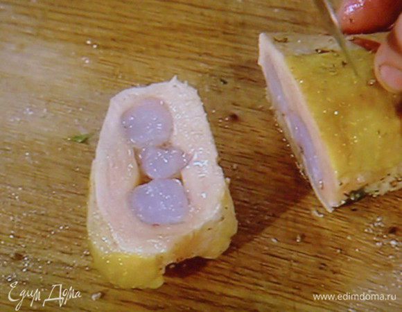 Грудки нарезать на порционные кусочки