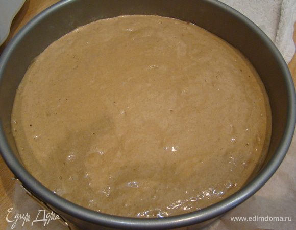 Форма 22 см в диаметре, пергамент. Выпекать при 190"С в течение 40-50 мин.