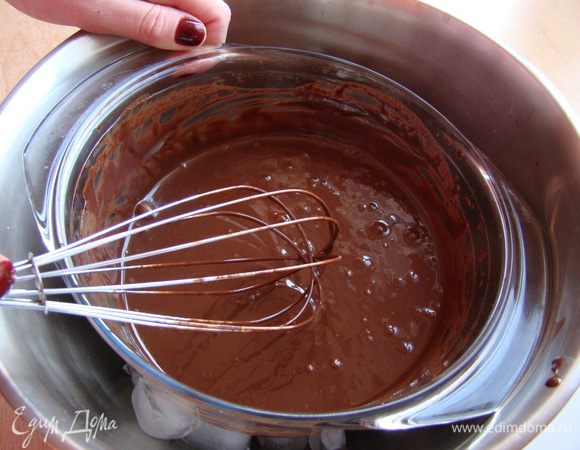 Переставим на лед и будем взбивать