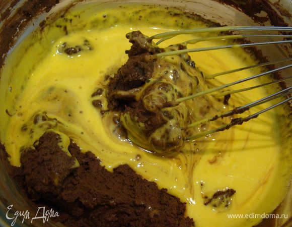 Одну смешаем с 1/2 заварного крема