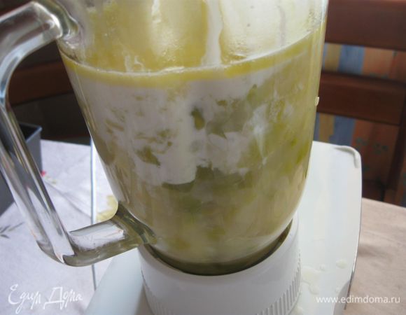   Суп взбить в блендере вместе с холодными сливками до нежного пюреобразного состояния. Протереть сквозь сито.


_________________________________________________
