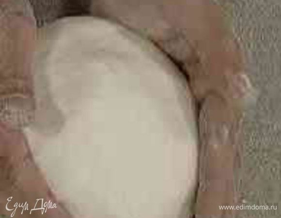 замешиваем  мастику