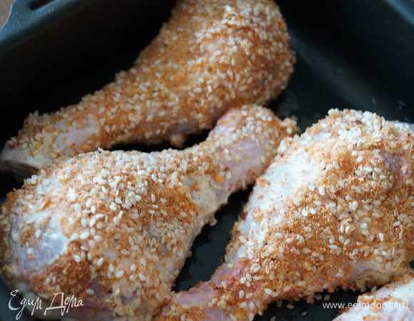 и выложить на противень смазанный маслом. Поставить в разогретую до 180 градусов духовку на 40 минут.