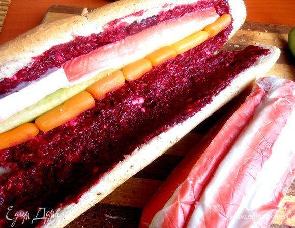 Далее в ход пошли крабовые палочки...Думаю,что в морозилке у многих они в запасе есть!