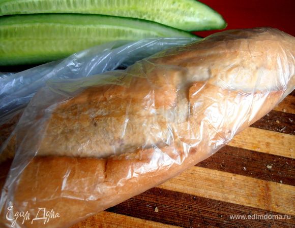 Заворачиваем в пищевую плёнку или пакет и отправляем в холодильник на час (можно на ночь).Внимание!!! Лучше спрятать от домашних пикниковую заготовку,иначе утром вы её не найдёте в холодильнике)))