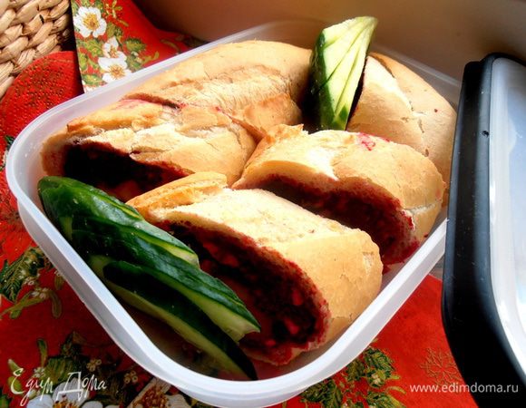 Добавляем зелень или овощи,закрываем и едем на пикник!!!