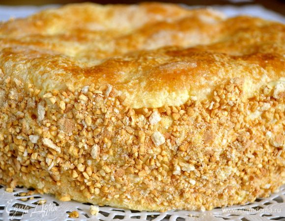 Обсыпать этой крошкой бока торта. 