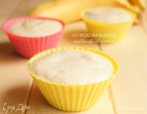 Выложить мусс в подготовленные формы. Как я уже говорила. можно использовать для мусса одну большую форму контейнер, также порционные бокалы/стаканы/креманки или силиконовые формочки.