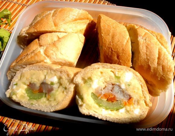 Для пикника берём коробочку-контейнер и укладываем наши кусочки...