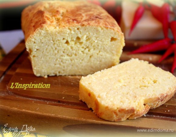 И помним, что если мы хотим вытащить красиво из такой формы, то после того,как вытащили из духовки, заворачиваем форму в мокрое холодное полотенце и держим минут 5. Далее проводим ножом по стенкам... и вуаля!!! Он на свободе))