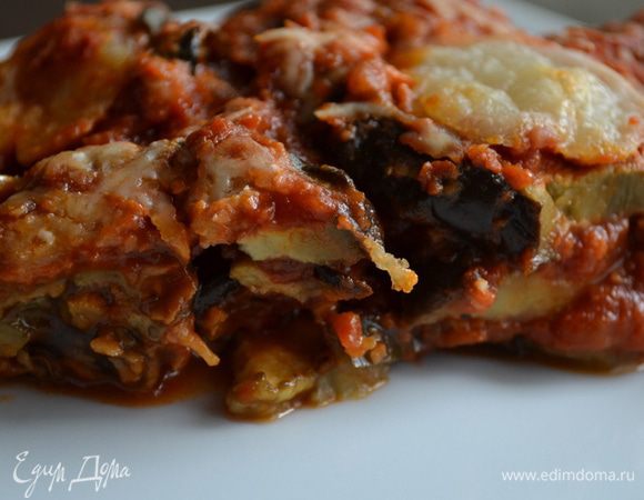 Подавать лучше теплой, или даже остывшей, комнатной температуры... На юге Италии (а районе Рима) итальянцы берут это блюдо с собой на пляж, когда выезжают с семьями на морской отдых на выходные, к примеру... Именно потому, что это блюдо очень вкусное и не в горячем виде! ))