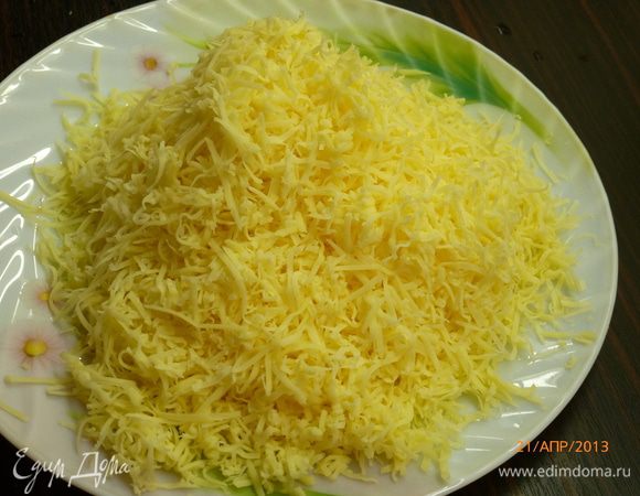 Натираем сыр, много сыра...