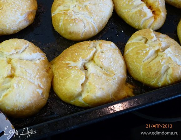 Выпекаем пиццу до золотистой корочки при температуре 180 гр.
Приятного аппетита!