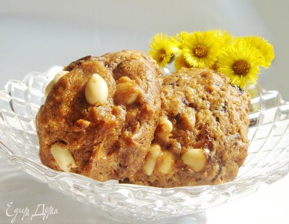 Разогреть духовку до 180*С. Противень застелить пергаментом. Ложкой для мороженого выложить печенье на противень на расстоянии друг от друга. Выпекать около 25 минут. Приятного аппетита!