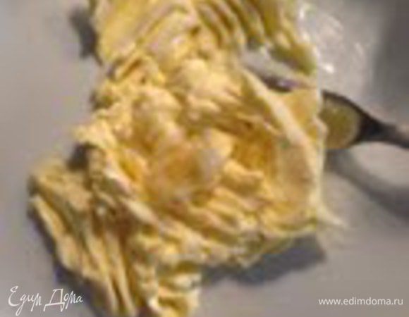 
2 часть размять при помощи вилки,добавить через пресс пропущенный чеснок и соль.
