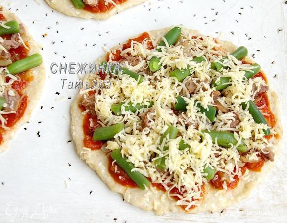 Посыпаем всё натёртым сыром. 