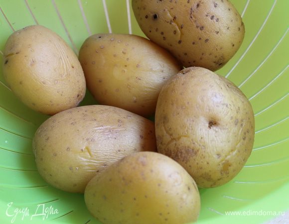 Сварим картофель в мундире.
