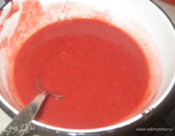 Смешать с основным клубничным пюре.