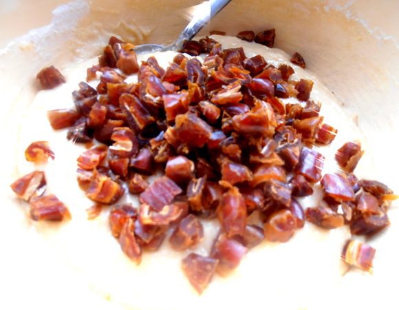 Высыпать в тесто...