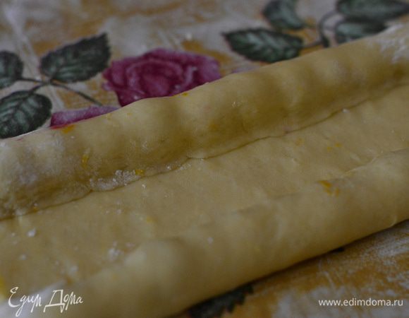 При этом защипнуть края.