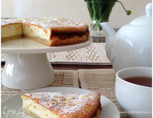 Украсить тарт можно исходя из вашей фантазии и возможностей:)
Тарт безумно вкусный как в теплом так и в холодном виде!