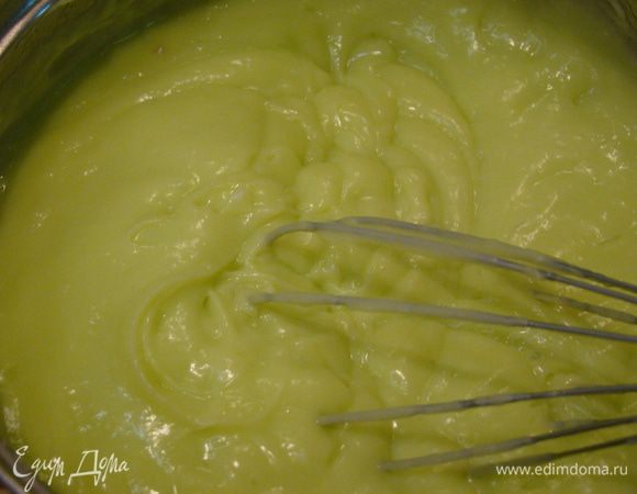 Когда крем начнет густеть - отставить с огня, остудить