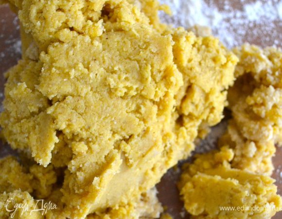 Снова перемешать до образования шарика из теста.