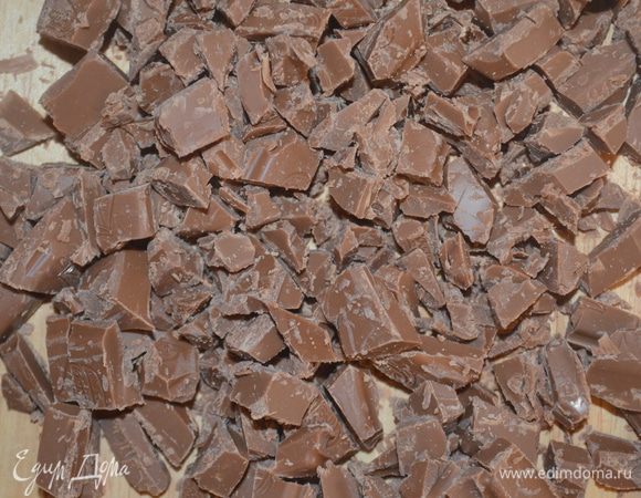 Шоколад крупно нарубить