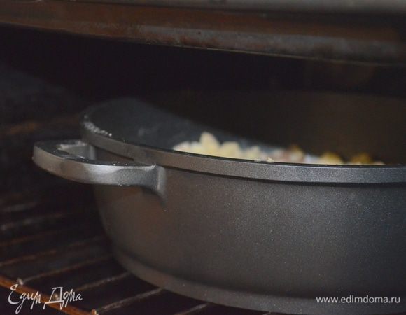 Выпекаем при 180 гр примерно 30 минут, подаем на стол теплым