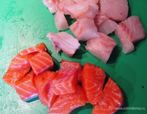 






Рыбу режем кубиками.
