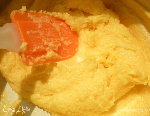 И размягченным сливочным маслом и ванилином. 


